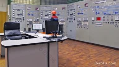 工程师检查气体压缩站主控板上的热传感器，返回工作现场